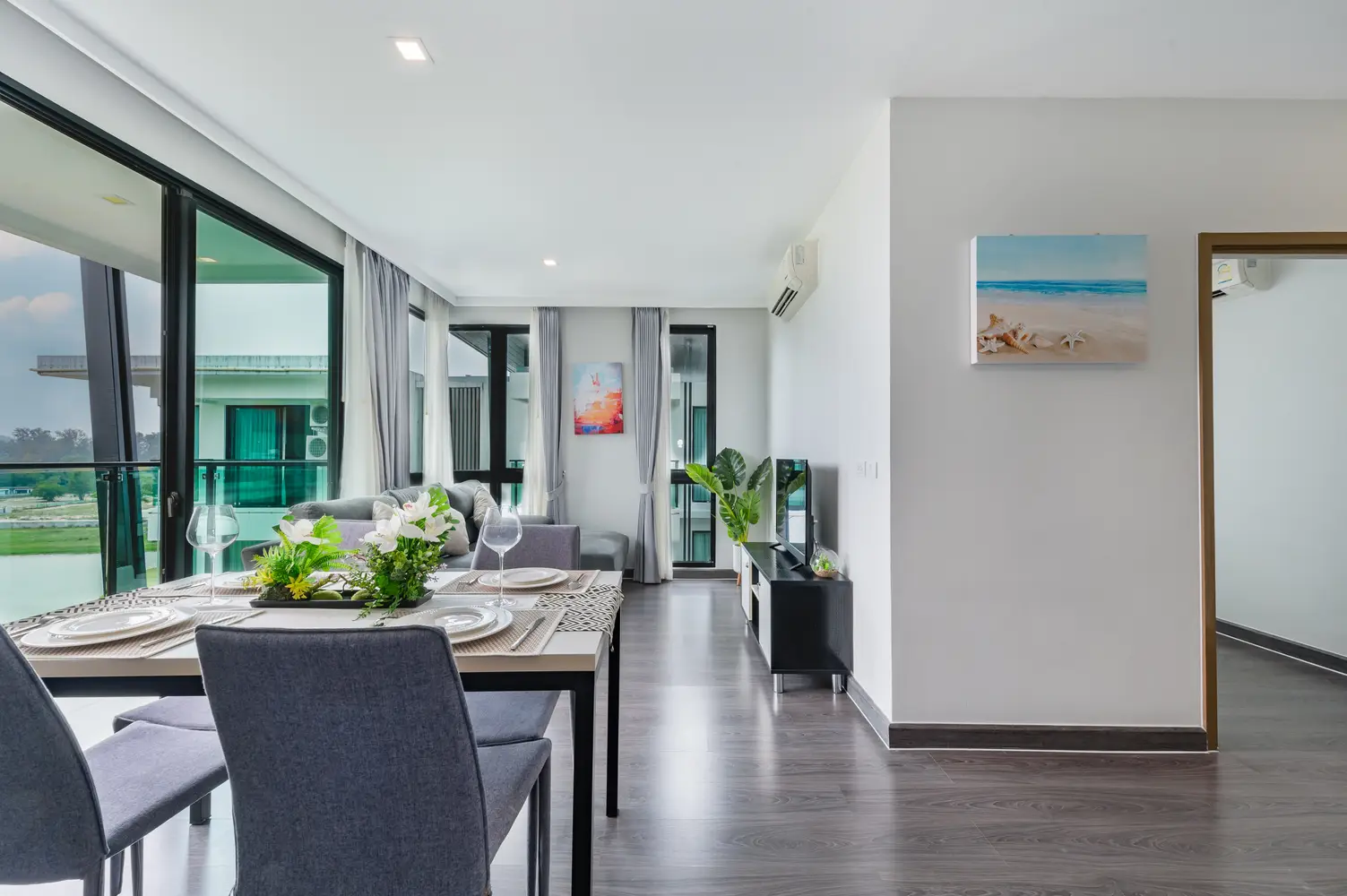 Royal Lee Terminal bedrooms 2 square 67