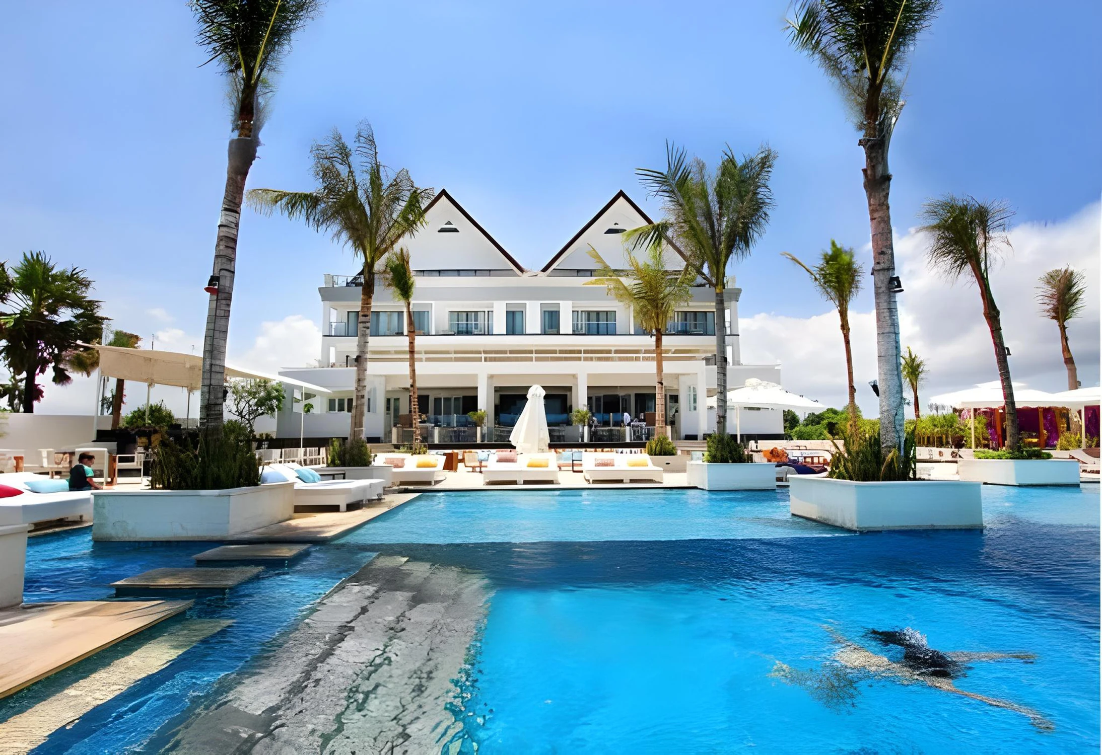 Инвестиционная недвижимость на Бали: премиальный апарт-отель на первой линии пляжа Берава в Чангу